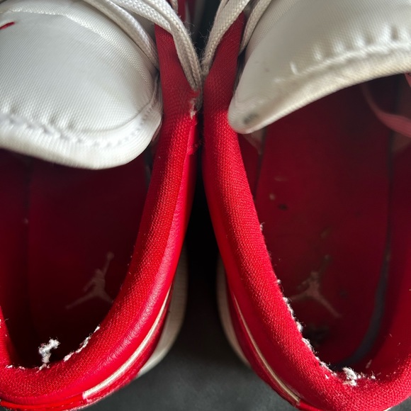 Air Jordan 1 Low (GS) Gym Red - size 7y - Picture 8 of 16